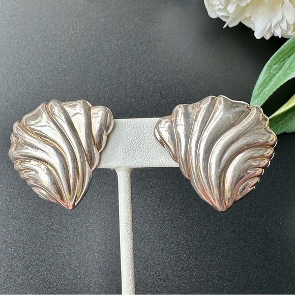 VTG Chr. DIOR Silver Tone Oversized Shell Clip Earrings - Picture 2 of 9